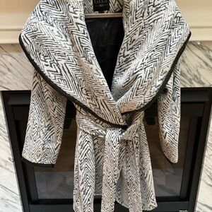 Wool blend coat. Size 8 ( runs big).EUC.